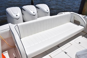 Removable rear bench settee