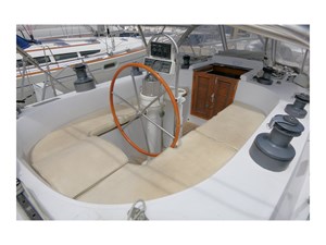 POLAR BEAR 5 Cockpit Fwd