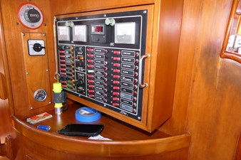 POLAR BEAR 25 Distribution Panel