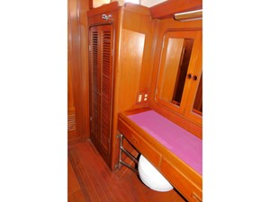 POLAR BEAR 33 Guest Port Aft