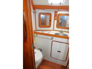 POLAR BEAR 37 Guest Vanity