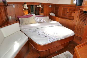 POLAR BEAR 43 Master Berth