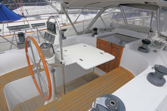 POLAR BEAR 62 Cockpit Full Table