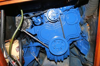 POLAR BEAR 89 Engine Fwd
