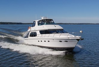 2005 Carver 56 Voyager underway