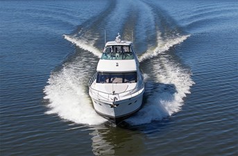 2005 Carver 56 Voyager underway