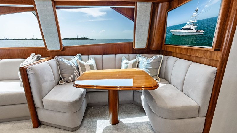 Salon Dinette with Panoramic Views