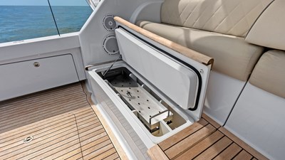 Aft Deck with Integrated Storage