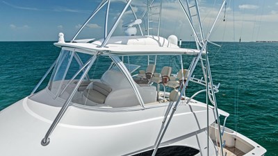 Flybridge with Tower and Seating