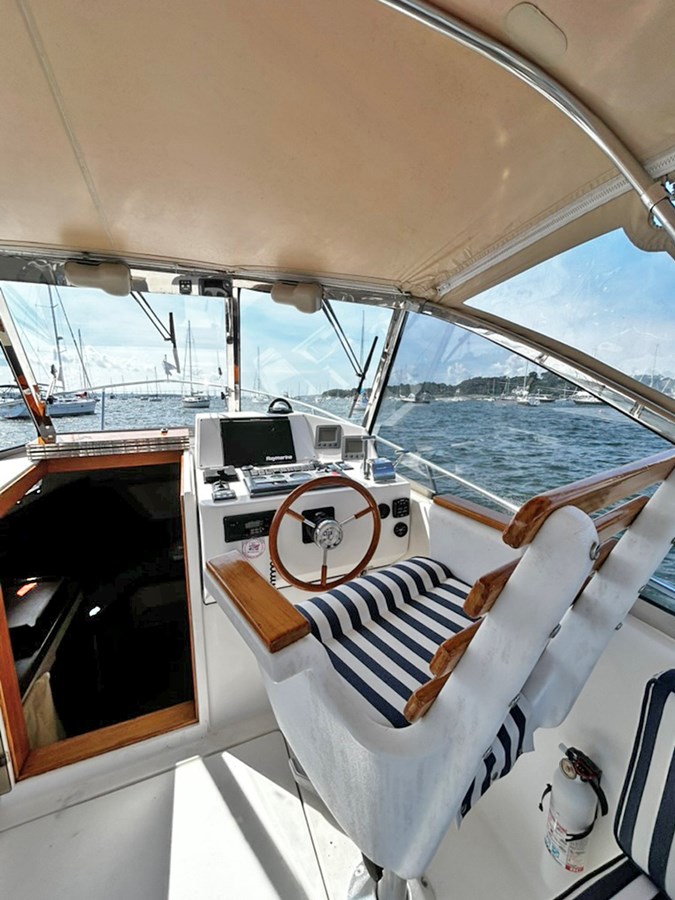 2000 Legacy 28, Helm Seat