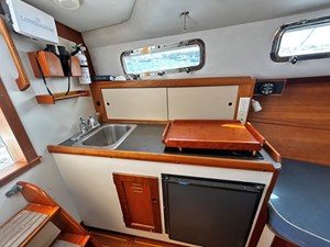 2000 Legacy 28, Galley