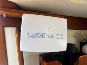 2000 Legacy 28, Lowrance