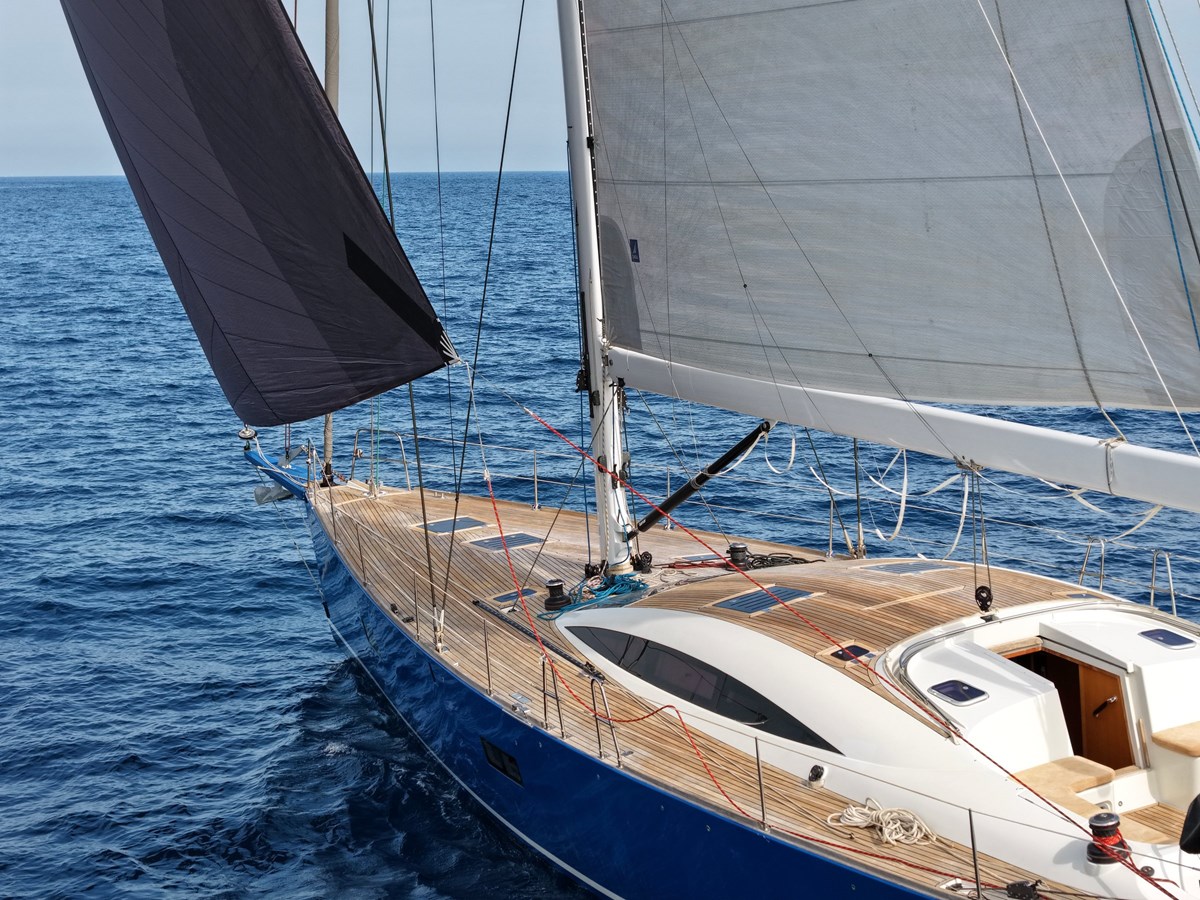 Foredeck and deckhouse