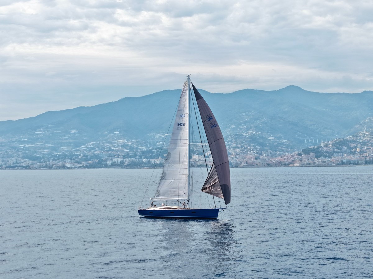 Under sail along the coast