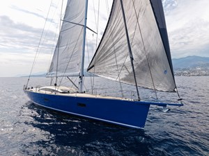 Aminika 2 Bow quarter under sail
