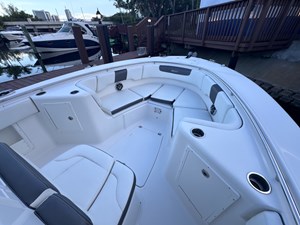 Robalo R302 12 