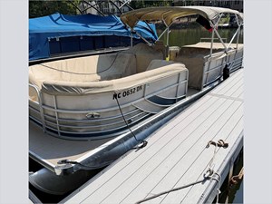 25' Southbay 2008 622CR 0 