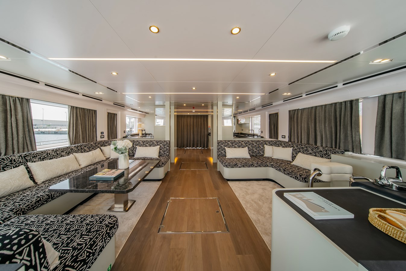 Main salon4