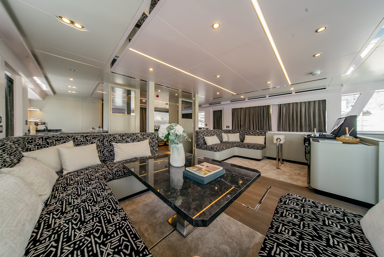 Main salon6
