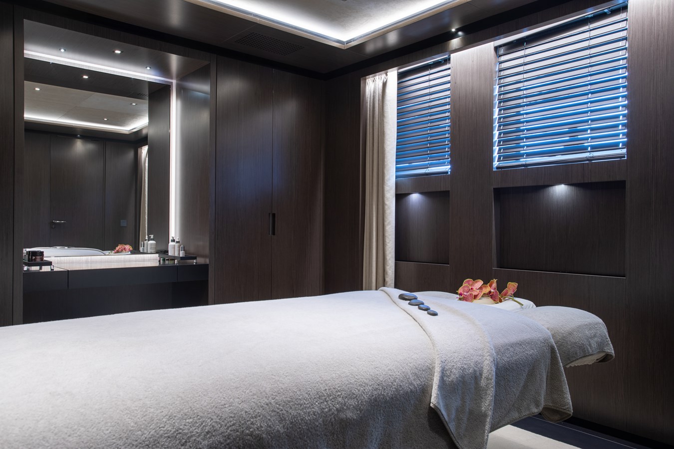 Massage cabin