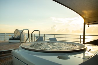 CASINO ROYALE 5 Owners Deck Jacuzzi