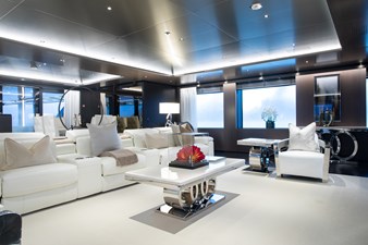 CASINO ROYALE 17 Bridge Deck Salon