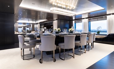 CASINO ROYALE 20 Interior dining table
