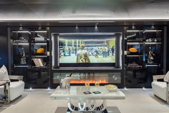 CASINO ROYALE 22 TV and electric fireplace