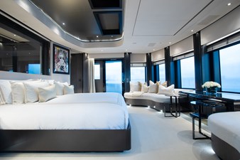 CASINO ROYALE 23 Owners Deck master cabin