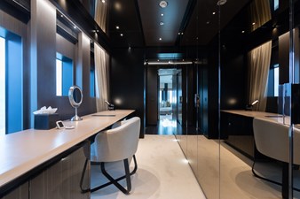 CASINO ROYALE 25 Owners Deck amenities & closets