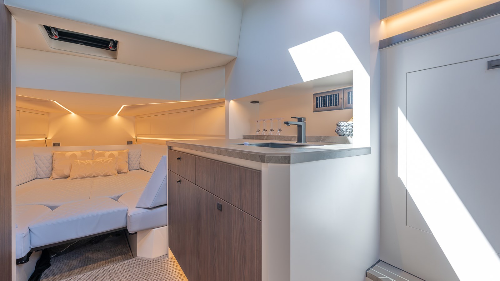 IYG-Listing-On-YachtWay-36