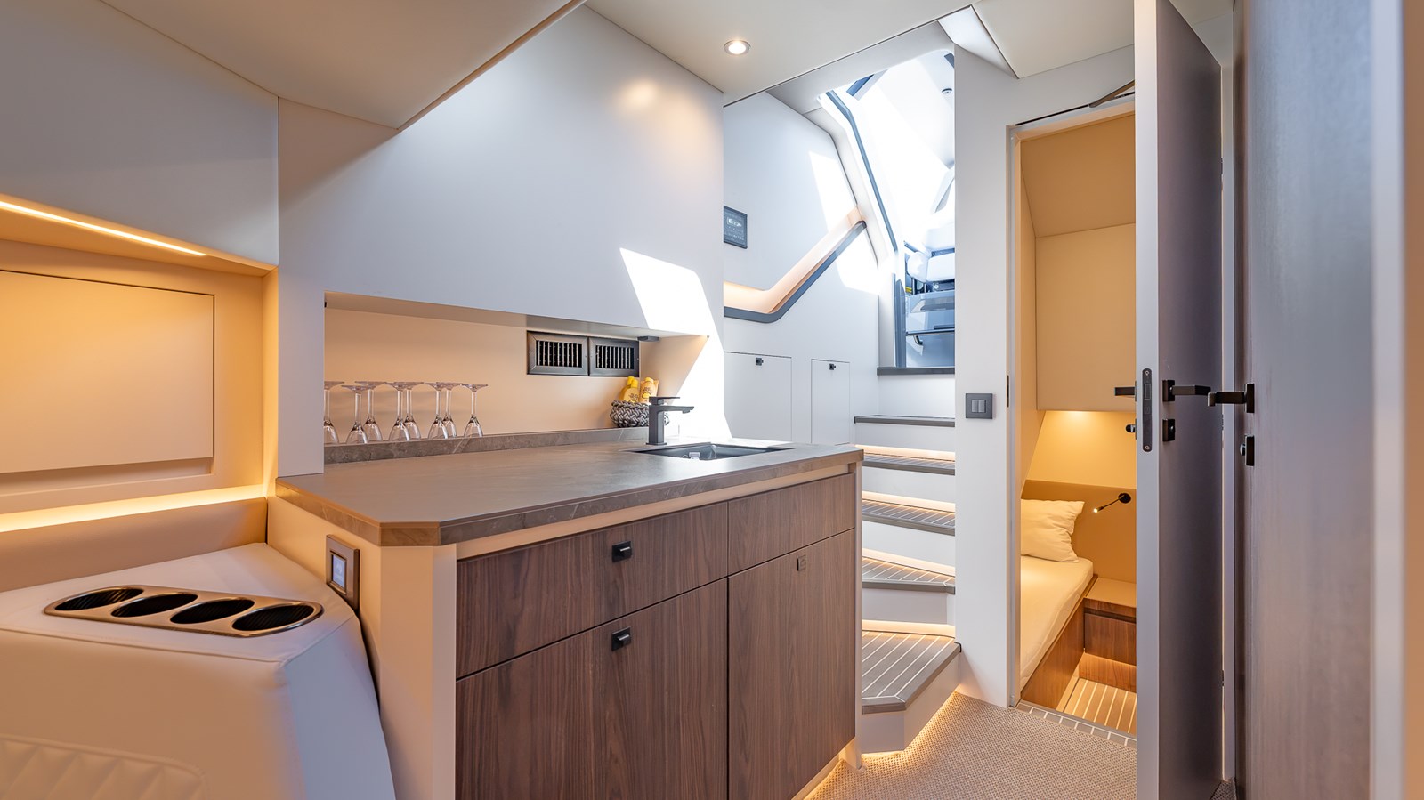 IYG-Listing-On-YachtWay-37