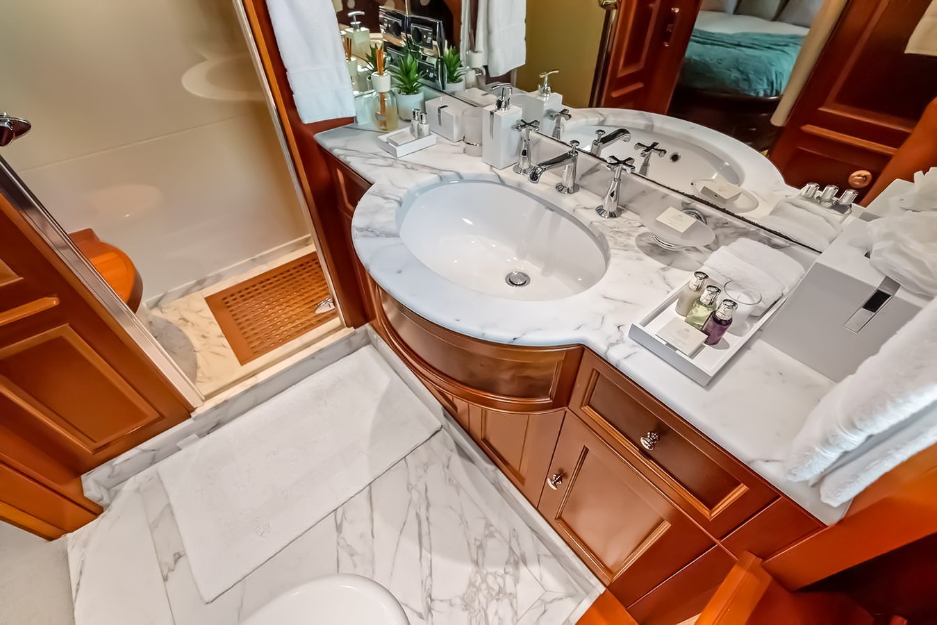 Starboard VIP Bathroom 2