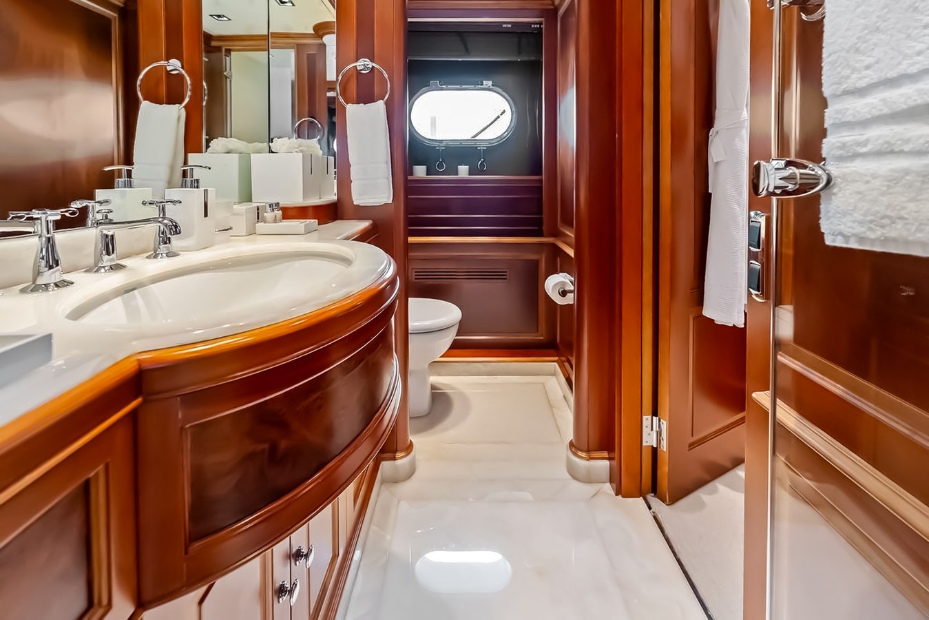 Starboard Twin Bathroom