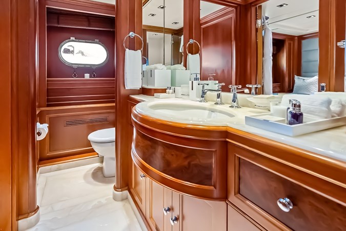 Port VIP Bathroom