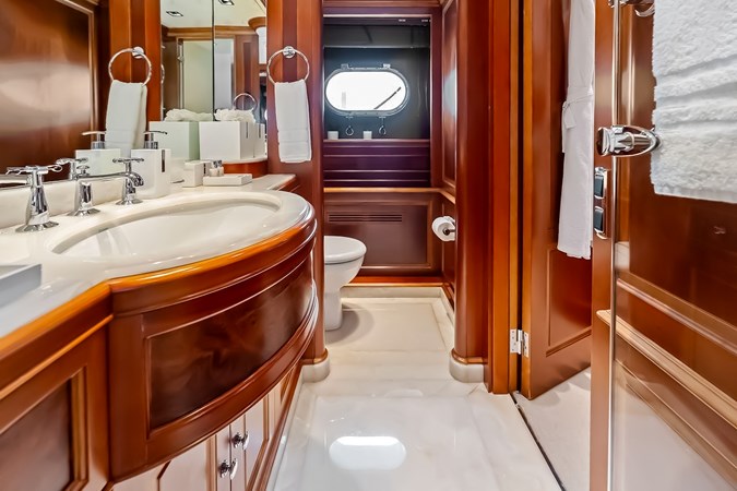 Starboard Twin Bathroom