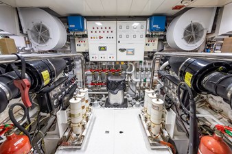 GOTTA GO 53 Engine Room