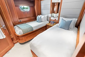 GOTTA GO 31 Port Twin Stateroom