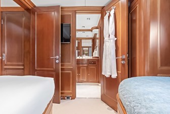 GOTTA GO 32 Port Twin Stateroom 2