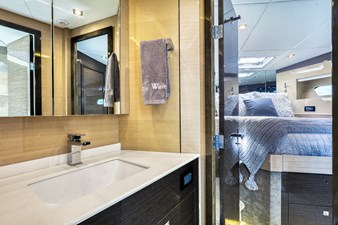 BLU WAVE 8 Owner's Stateroom Head