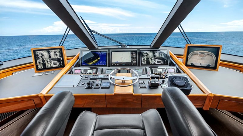 2016 Viking 92 Enclosed Bridge 