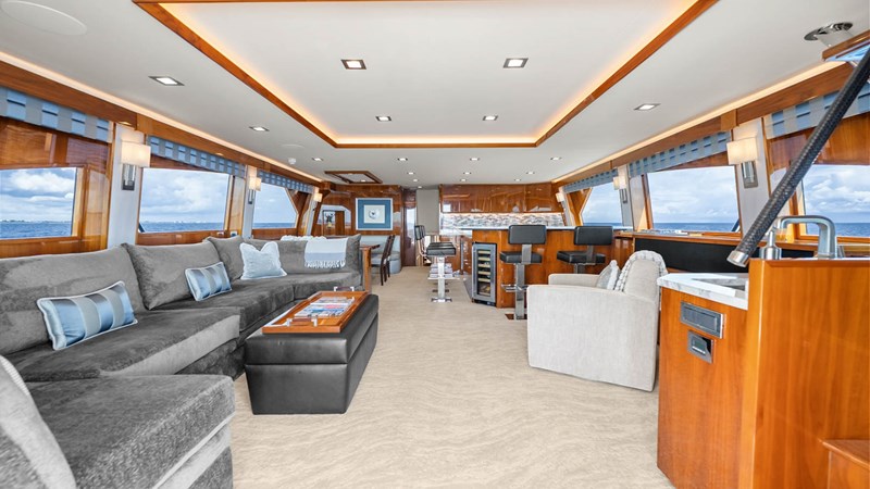 2016 Viking 92 Enclosed Bridge 