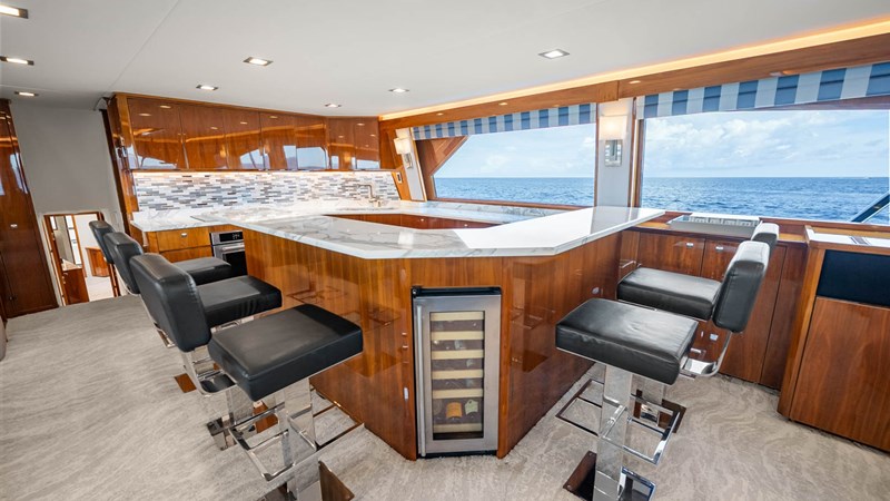 2016 Viking 92 Enclosed Bridge 