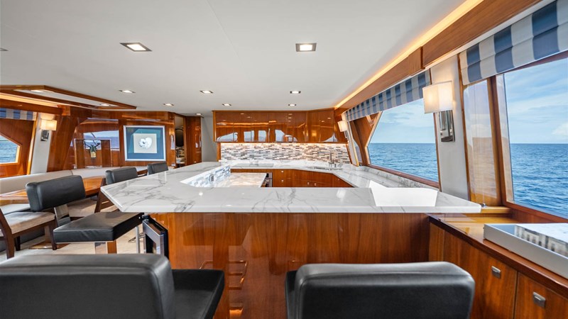 2016 Viking 92 Enclosed Bridge 