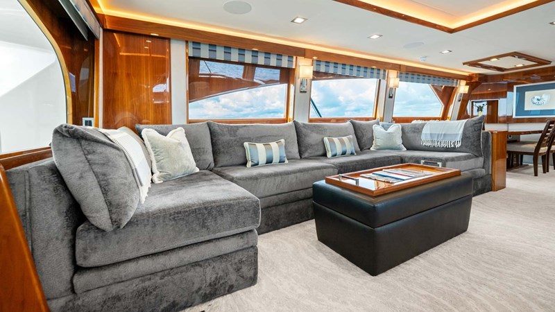 2016 Viking 92 Enclosed Bridge 