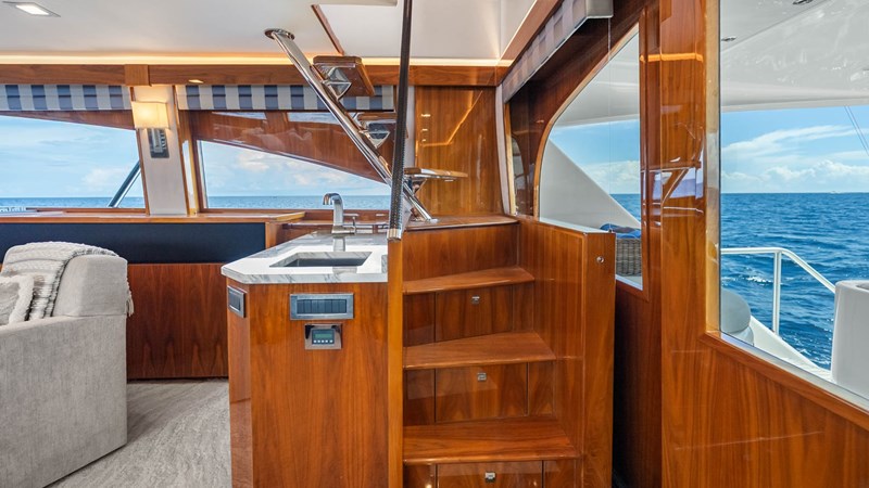 2016 Viking 92 Enclosed Bridge 