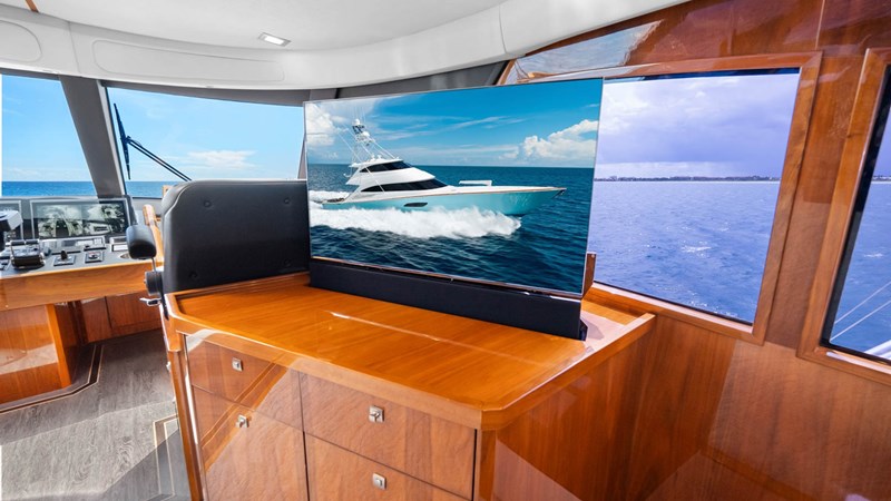 2016 Viking 92 Enclosed Bridge 