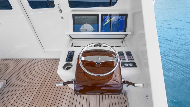 2016 Viking 92 Enclosed Bridge 