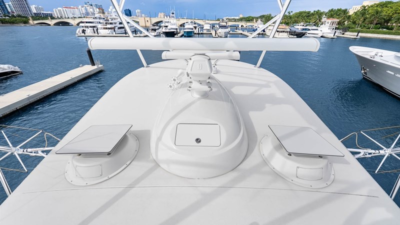 2016 Viking 92 Enclosed Bridge 