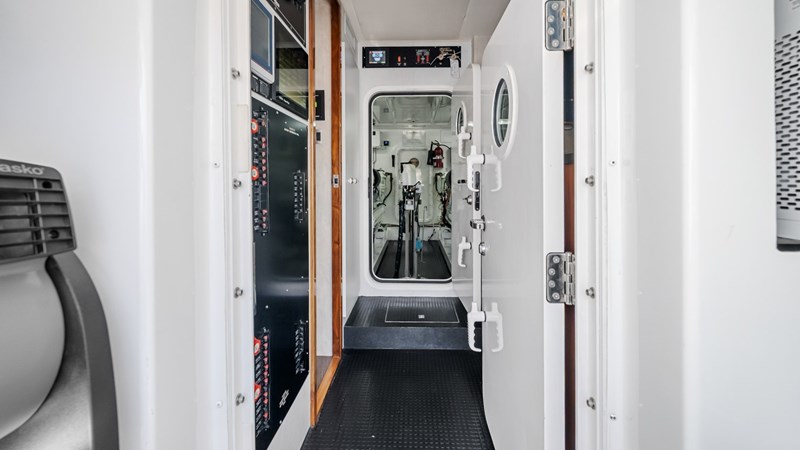 2016 Viking 92 Enclosed Bridge 